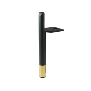 Può includere: Gambe per mobili in metallo nero con un accento dorato nella parte inferiore. La gamba ha una piastra di montaggio.