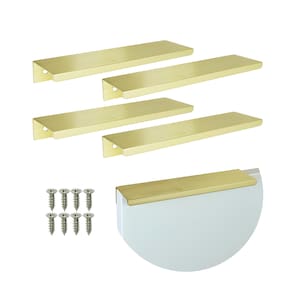 Könnte beinhalten: Ein Satz goldfarbener Schrankgriffe mit rechteckigem Design. Die Griffe werden mit Befestigungsschrauben und einer Teilansicht einer Schranktür gezeigt. Die Griffe sind etwa 15 cm lang.