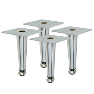 Op de afbeelding: Set van vier zilveren metalen meubellepoten met een vierkante basis en een taps toelopend ontwerp. Elke poot is ongeveer 15 cm hoog.