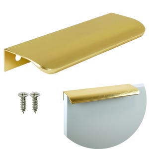 Könnte beinhalten: Goldfarbener Schrankgriff mit abgerundeter Kante. Der Griff ist 12,7 cm lang und wird mit zwei Schrauben geliefert.