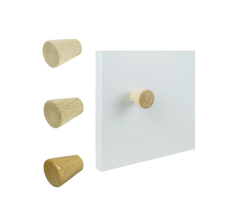 Ein kegelförmiger Knauf aus Buchen oder Eichenholz, bestimmt für den Einbau in Möbel, Ersatz für IKEA-Möbel, moderner Naturknauf. Bild 1