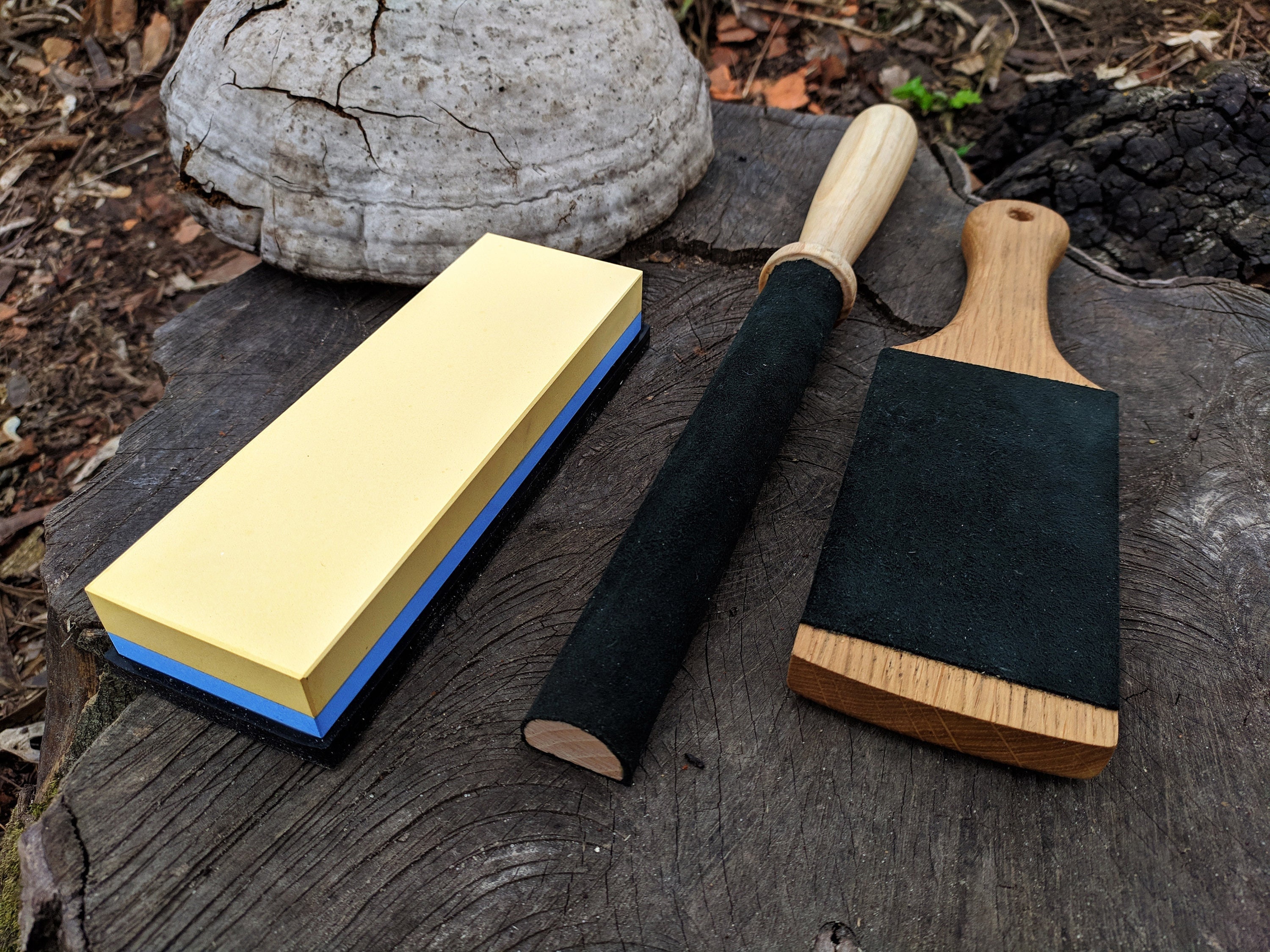Leather strop and polishing paste