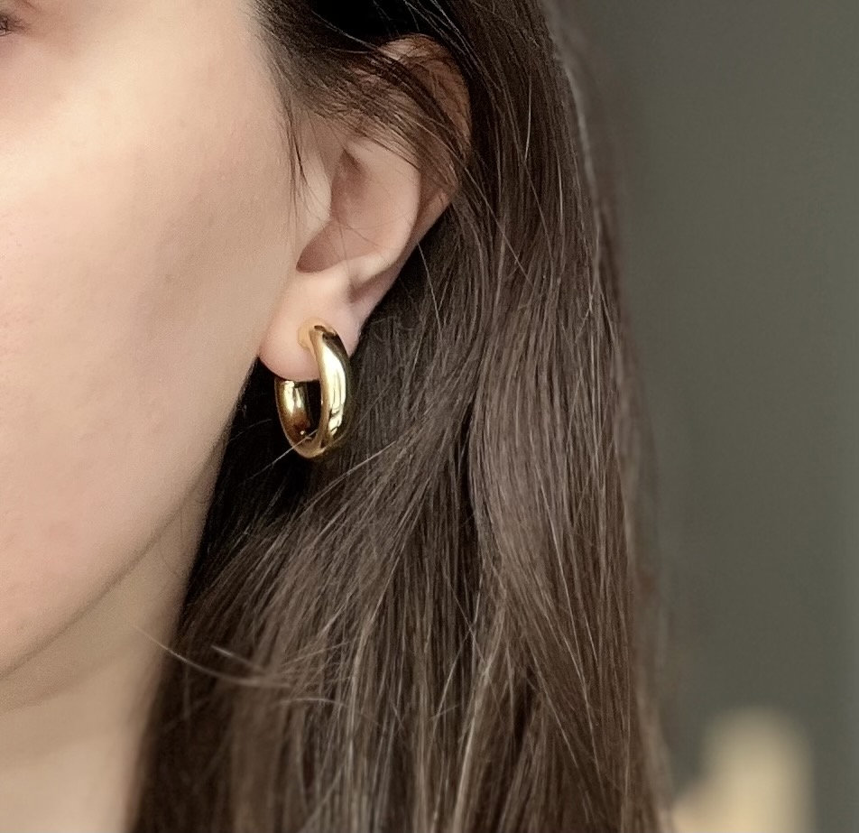 Minimalist Gold Hoop Earrings - Elegant and Timeless