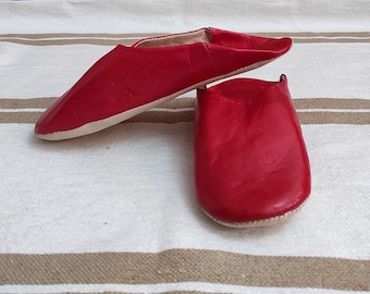 Roter Slipper, marokkanische Damen-Babouche-Hausschuhe aus Leder, traditionelle marokkanische Basic-Babouche, Schaffell-Hausschuhe, Babouche