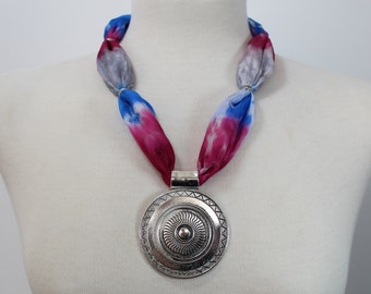 Silk necklace and medallion
