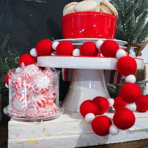 Felt Christmas Garland, Red and White Felt Ball Garland, Holiday Garland, Hot Cocoa Bar Decor, Holiday Playroom Decor, Valentine&#39;s Day