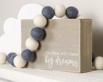 Baby Boy Nursery, Pom-poms en feutre bleu et blanc, guirlande Pom Pom, Baby Shower, Décor de salle de jeux, Décor d’anniversaire, To the Moon & Back, It’s a Boy