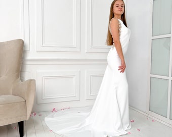 Robe de mariée ajustée en crêpe, robe de mariée, robe de mariée ajustée, silhouette crêpe élégante, robe de mariée minimaliste