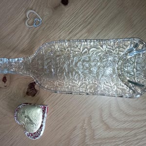 eingeschmolzene Flasche mit Muster Blumenblätter, Fusing, Glasschale, Snackschale, Käseplatte, Geschenk zum Befüllen, Grillen,  upcycling