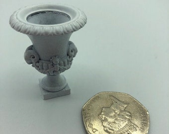 Ornate Garden Vase, 1:12 scale, dollhouse, Decoration accessories