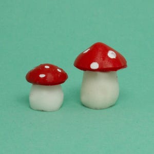 Toadstools Miniature, Dollhouse Decor, Diorama Accessory, Collectible Display, Garden, Fairy Garden, Mushroom