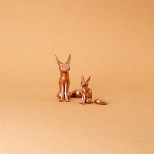 Miniature Foxes Figurine Ornament Small Animal Gift Wildlife Collectible Cute Fox Display Woodland Theme Ornament Nature Decoration Gift