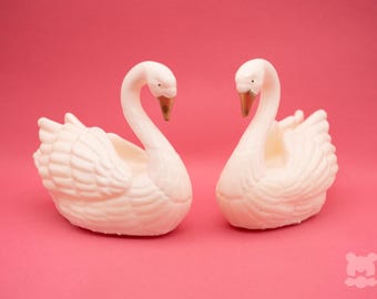 Swan Wedding Cake Topper Pair, Bride and Groom Swans, Romantic Wedding Cake Decoration, Vintage Style Bird Figurines