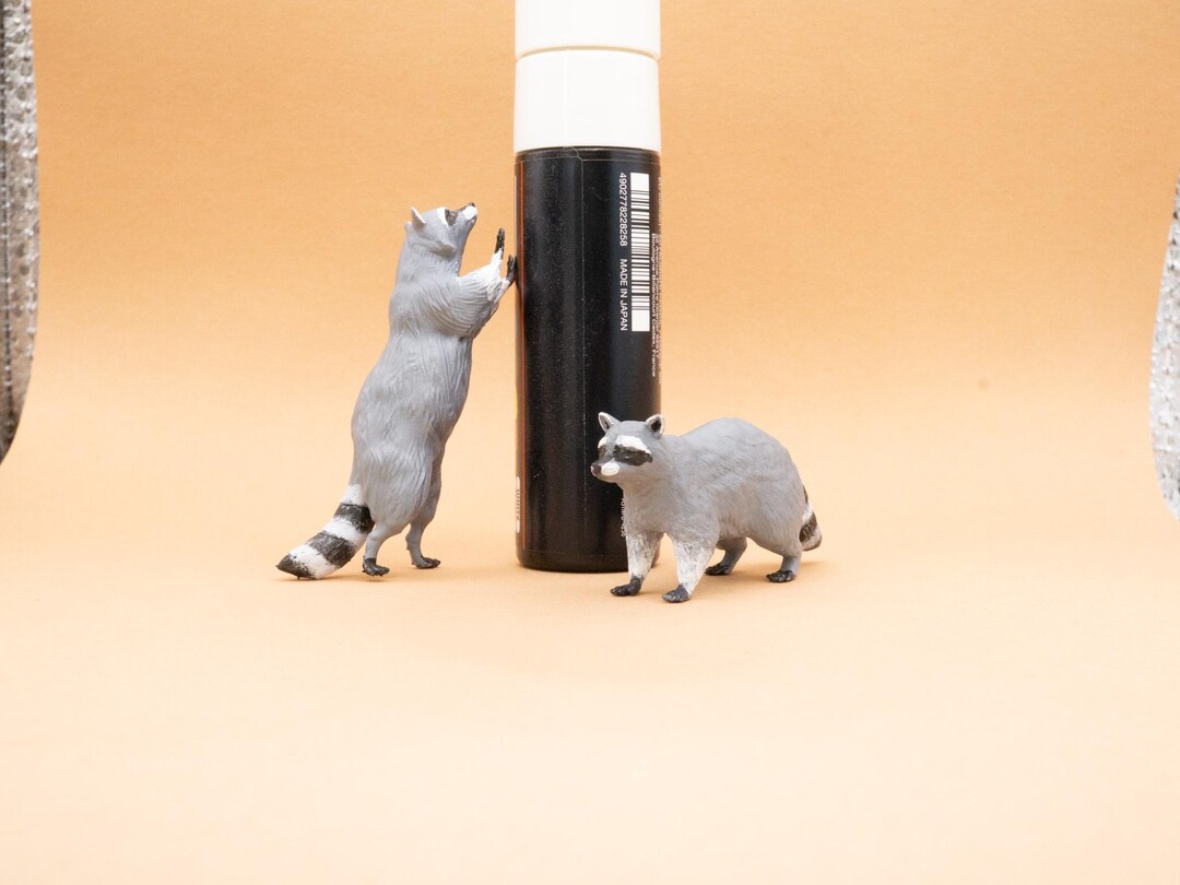 Mini Raccoon 1:12th Raccoon Miniature Ornament, Raccoon Climbing Figure, Tiny ...
