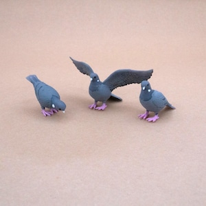 Miniature Pigeon Figurine – Realistic Hand-Painted Bird, Tiny Nature-Inspired Collectible, Dollhouse Decor Gift