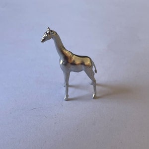 Miniature Giraffe Figurine: Hand-Painted Resin Ornament
