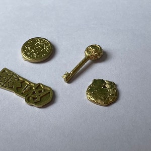 Set of 4 tiny buried treasures
