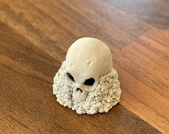 Miniature skull mound