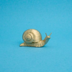 Detailed Miniature Snail Figurine, Ornament Small Animal Gift Wildlife Collectible Nature Display Cute Snail Decoration Garden Ornament Gift
