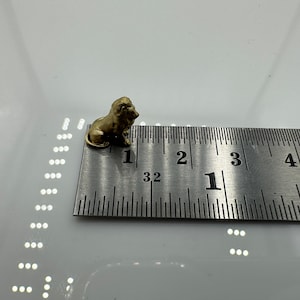 Hand Painted Resin Lion Miniature: Dollhouse Safari Figurine (1.2cm)