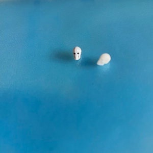 Teeny tiny little skull 0.6cm long, miniature skull decor, dollhouse spooky accessory,  prop.