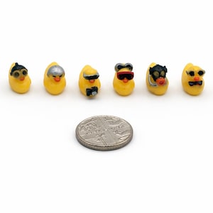 Action Rubber Duck Miniature, Tiny Animal Figurine, Dollhouse Decor, Diorama Accessory, Dolls House, Toy Ducks, Mini Collectibles