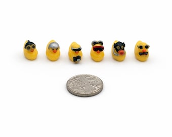 Action Rubber Duck Miniature, Tiny Animal Figurine, Dollhouse Decor, Diorama Accessory, Dolls House, Toy Ducks, Mini Collectibles