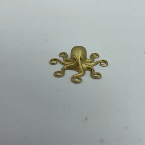 Miniature octopus figurine, cute 3D printed sea creature decor, dollhouse marine accessory, tiny octopus craft supplies.