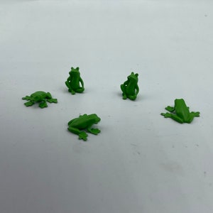 Green Frog Miniature: Dollhouse Pond Decoration