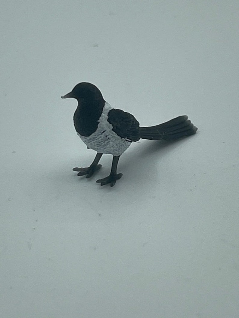 Tiny little magpie image 1