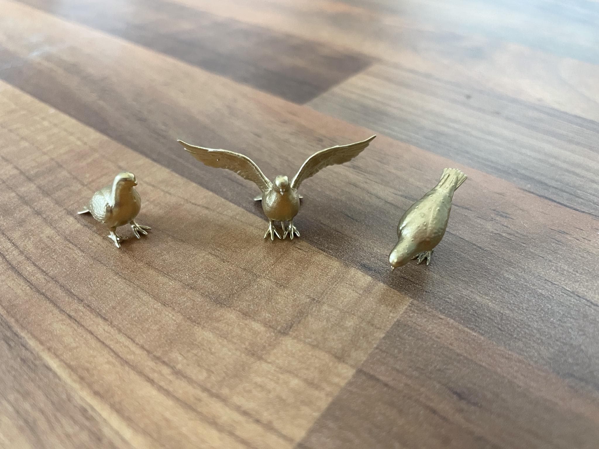 小さな金色の鳩の置物：ミニチュア樹脂製鳥の装飾 - Etsy 日本