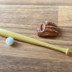 Miniature baseball, bat and glove for Dollhouse Sports Decor, Collectible Display, Model Cricket Accessories