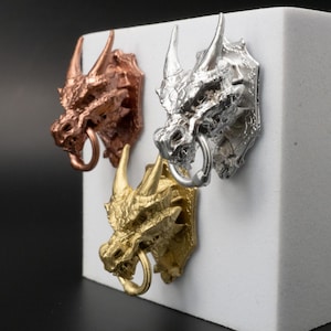 ミニチュアドラゴンドアノブ：手描きのドールハウスファンタジー装飾