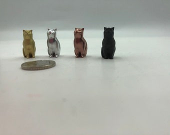 Miniatur sitzende Katze
