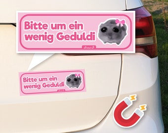 Sad Hamster Auto Magnet ‚Bitte um ein wenig Geduldi’- Fahranfänger Schild, lustig | Beste Freundin Geschenk, Führerschein Geschenkidee, pink