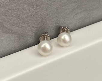 SIlver stud earrings 925, Pearl earrings 5 mm, White freshwater pearl stud earrings, mother of pearl earrings, Wedding Stud Earrings Gift