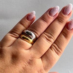 Duo Tone Twin Ring, Set of 2 Bold Wavy Ring, Statement Ring Chunky Silver Modern bold Silver ring 925, Mixed Metal Jewelry contemporary ring