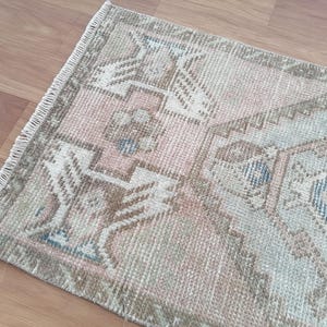 Turkish vintage rug, small oushak rug, sun faded rug, rustic rug, nomadic rug, layering rug, rugs for kitchen, 1.5x3.1 ft, GR 3783
