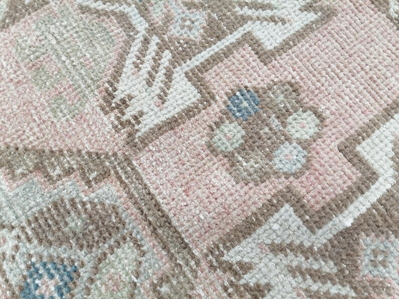 Turkish vintage rug, small oushak rug, sun faded rug, rustic rug, nomadic rug, layering rug, rugs for kitchen, 1.5x3.1 ft, GR 3783