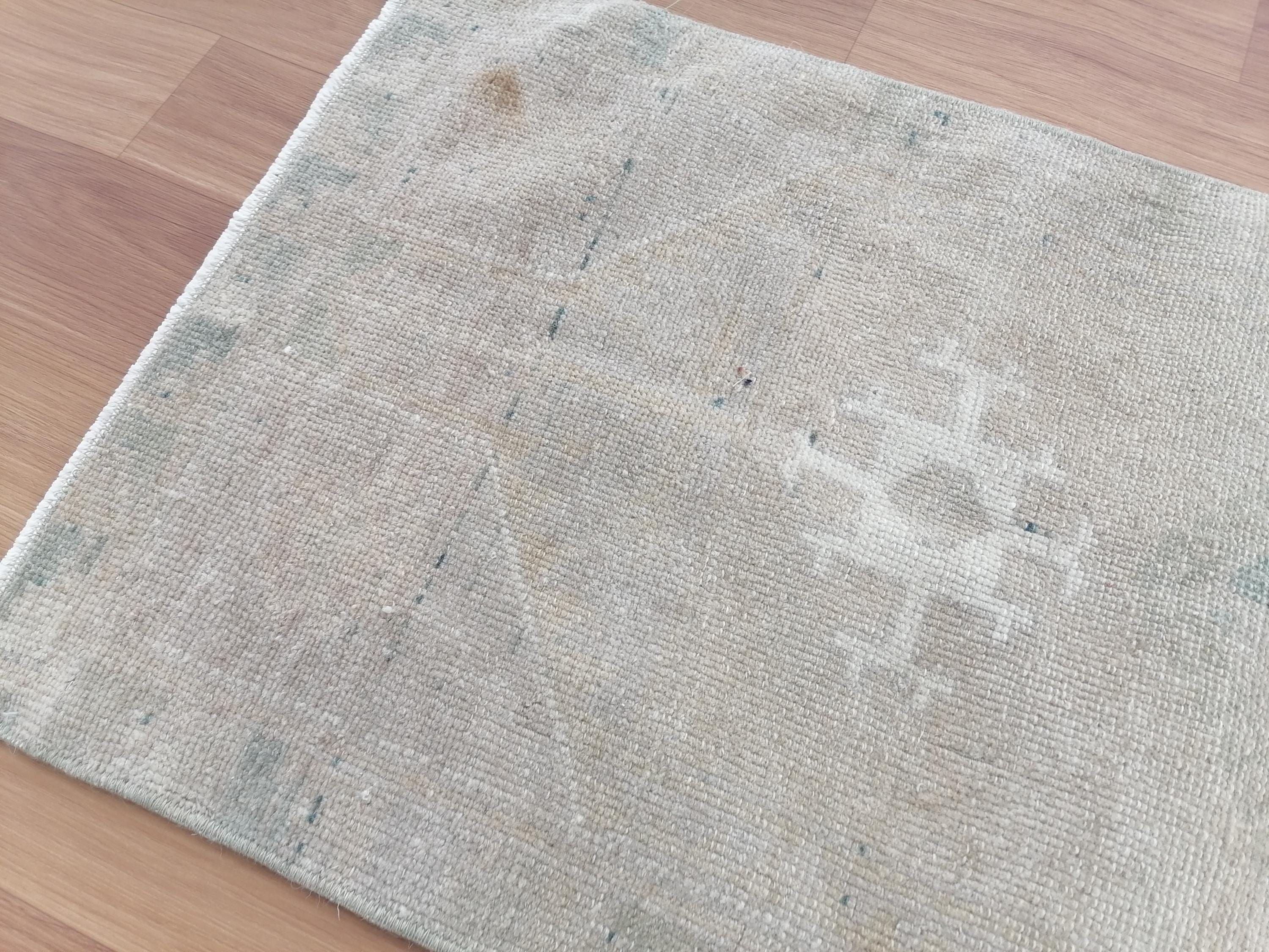 Tiny turkish rug, layering rug, vintage rug, framed rug, entrance rug, organic wool rug, sustainable rug, faded rug, 1.5 x 3.6 ft, GR 3800