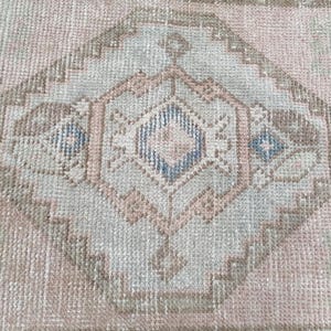 Turkish vintage rug, small oushak rug, sun faded rug, rustic rug, nomadic rug, layering rug, rugs for kitchen, 1.5x3.1 ft, GR 3783