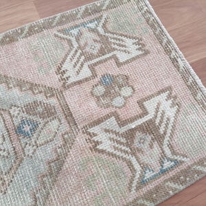 Turkish vintage rug, small oushak rug, sun faded rug, rustic rug, nomadic rug, layering rug, rugs for kitchen, 1.5x3.1 ft, GR 3783