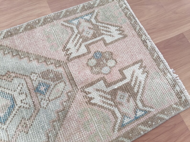 Turkish vintage rug, small oushak rug, sun faded rug, rustic rug, nomadic rug, layering rug, rugs for kitchen, 1.5x3.1 ft, GR 3783