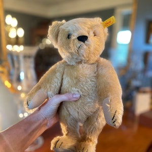 Vintage 12&quot; Steiff Teddy Bear, Growler, 1904 Replica with ear button and flag, humpback