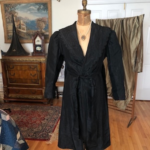 Gorgeous Victorian Black Taffeta Coat, embroidered antique coat, civil war coat, Very Good condition, 1870s, Silk
