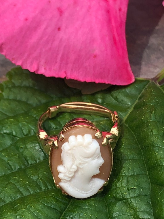 1950s 14K Karat Gold Ring, with Hand Carved Cameo,