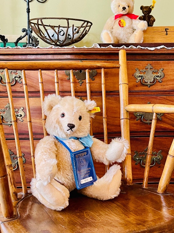 限定 steiff ぬいぐるみ teddy bear 2005 専用袋あり 2025 Cozy Teddy Bear of the Year, 13 in, beige - Steiff.com