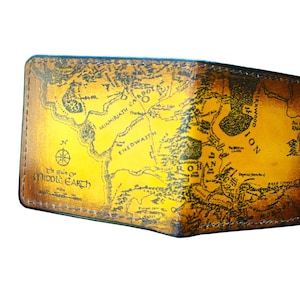 Cartera con mapa de la Tierra Media de piel, 6 ranuras para tarjetas con inscripciones de una anilla y Smaug