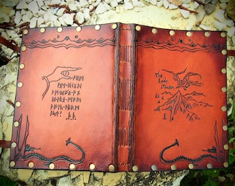 Diario de viaje con Lonely Mountain, diario A5 con tapa de cuero y papel rústico.