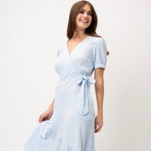 Midi Wickelkleid, Hellblaues Kleid
